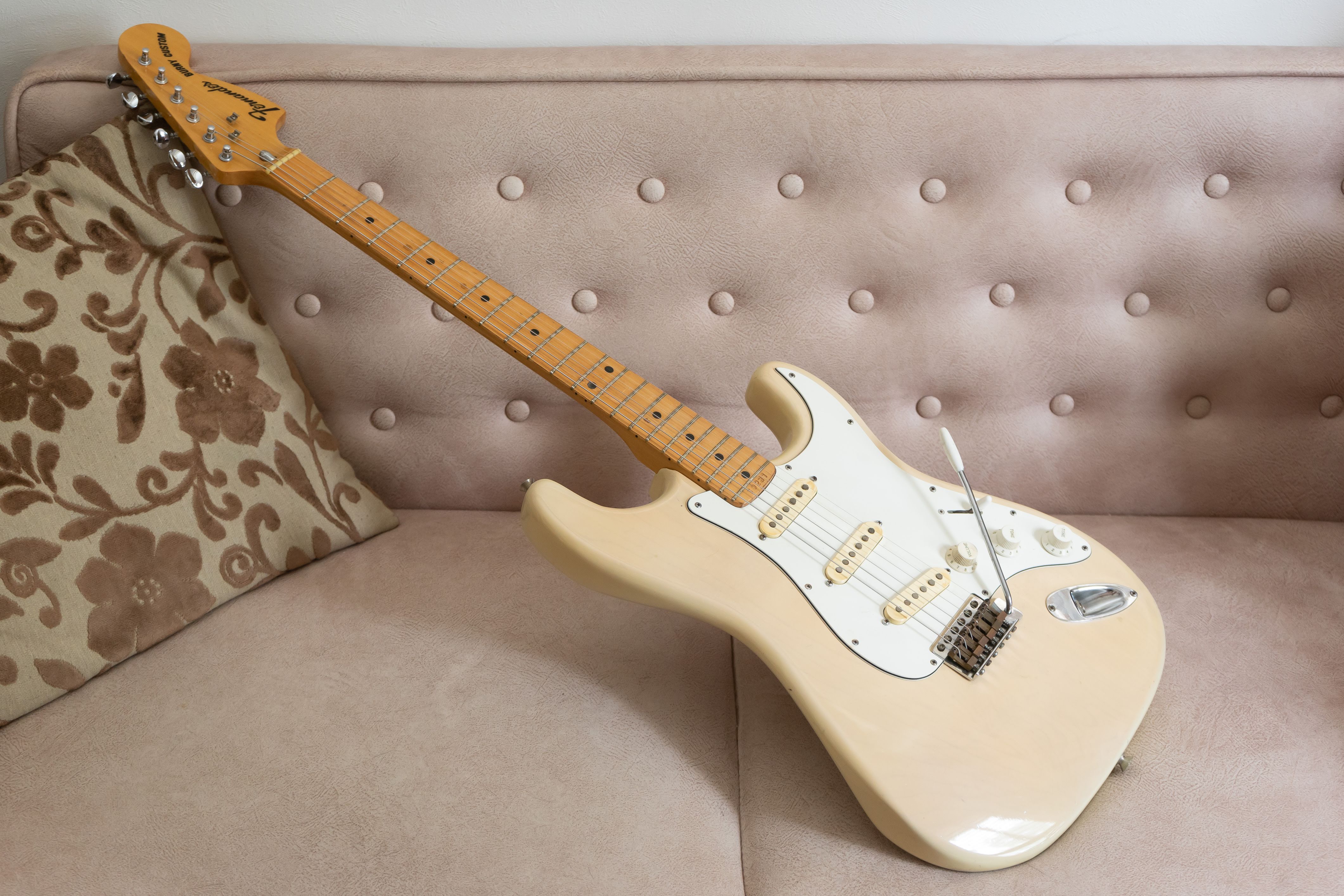 Fernandes Burny Custom FST (1975) Blonde – scrapbook