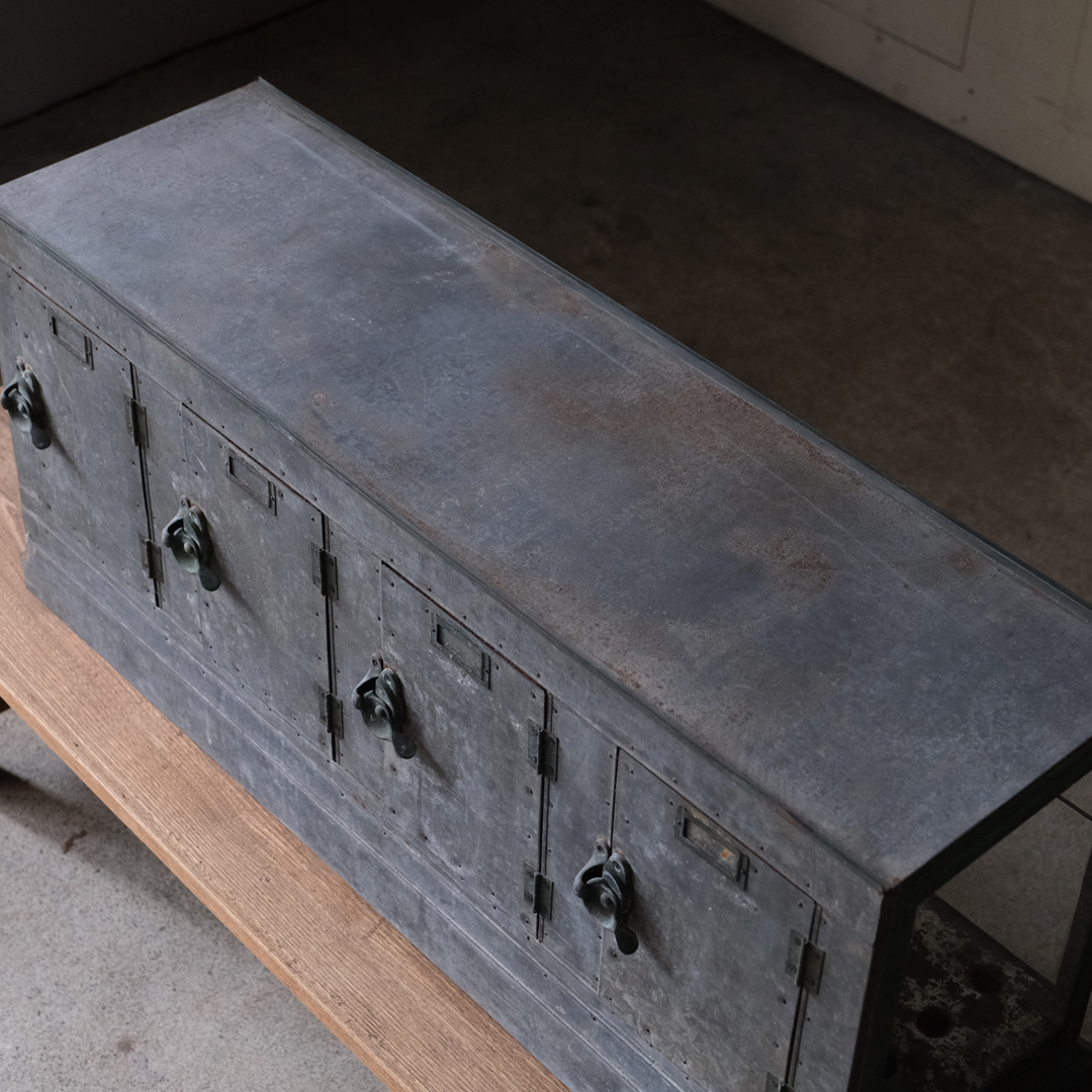 1561 アンティーク 銅とブリキのガラスケース | REFACTORY antiques
