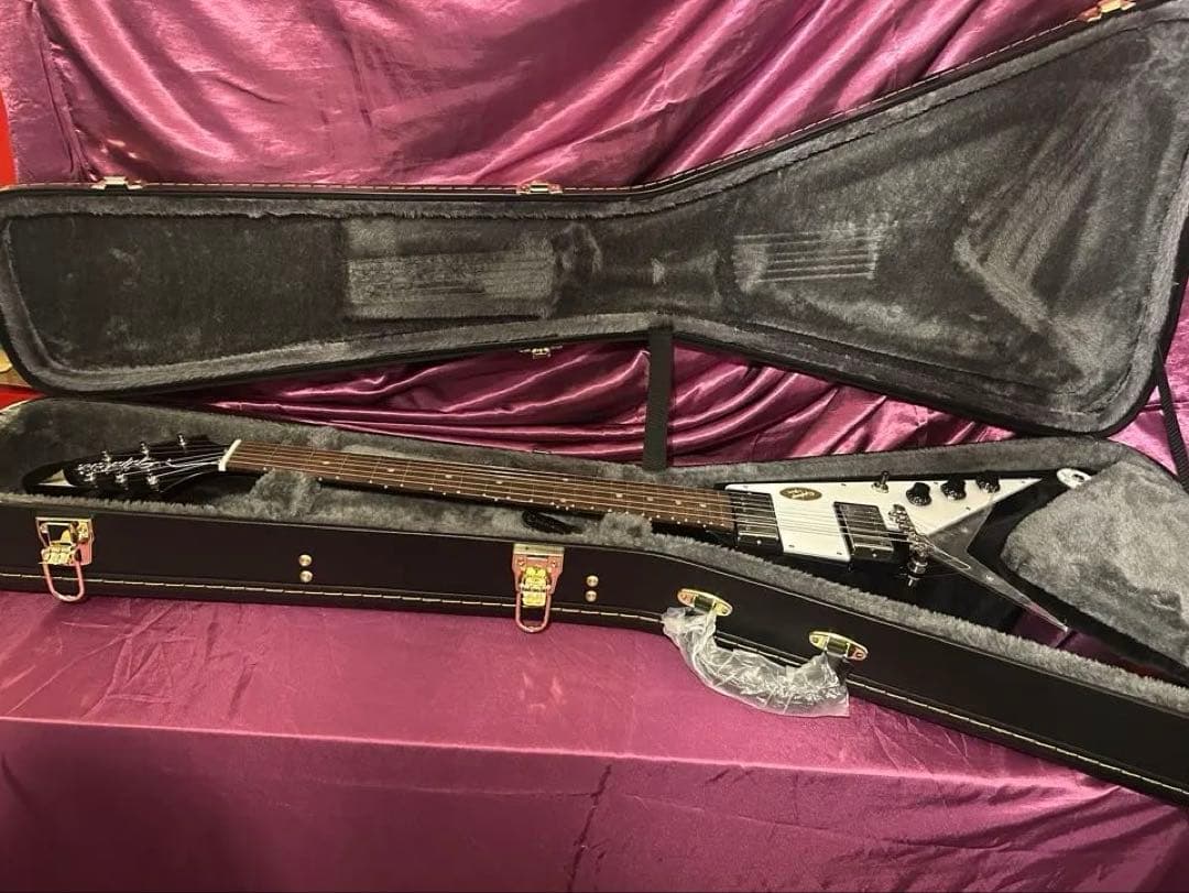 EPIPHONE Flying V Ebony（現行）純正ハードケース付き EPIPHONE Flying V Ebony（現行）純正ハードケース付き - メルカリ