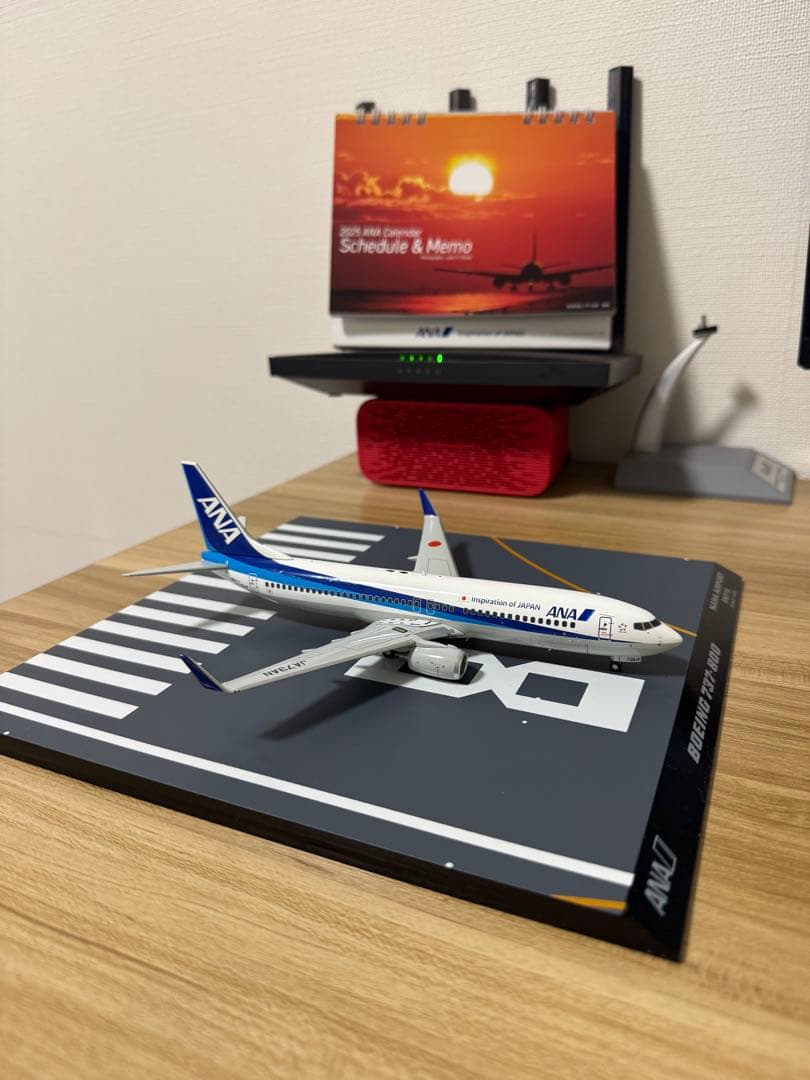 レアANA B737-800 JA73AN 1/200モデル(滑走路付き) レアANA B737-800 JA73AN 1/200モデル(滑走路付き) ANA B737-800 JA73AN 1/