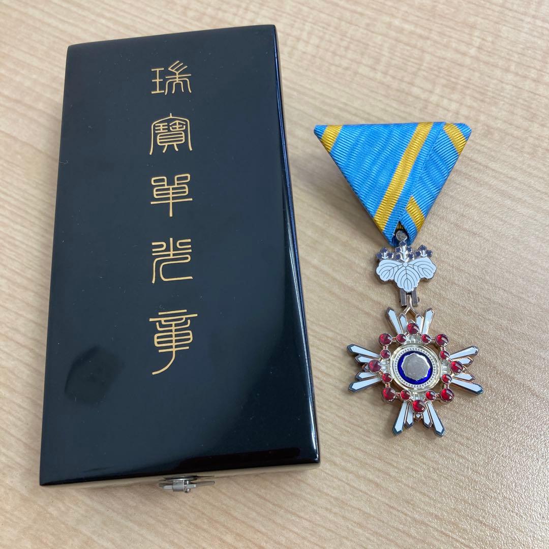 【美品】瑞宝単光章 H15制度改正後 新型 旧勲六等瑞宝章 勲章 褒章 徽章 極美品】瑞宝単光章 H15制度改正後 新型 旧勲六