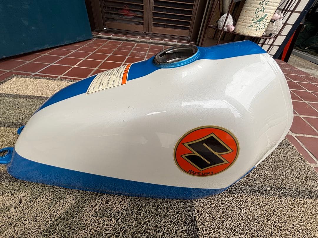 スズキ グラストラッカー　タンク ホワイト/ブルー スズキ（SUZUKI） グラストラッカー | Grasstrackerの型式・スペック