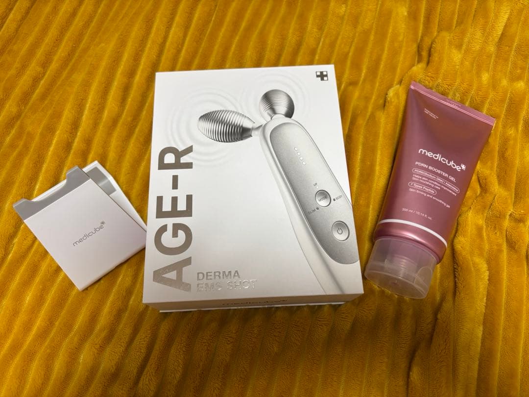 AGE-R DERMA EMS SHOT+booster gel(サービスです) Medicube Age-R EMS Derma Shot Dedicated Gel & Stand set Device