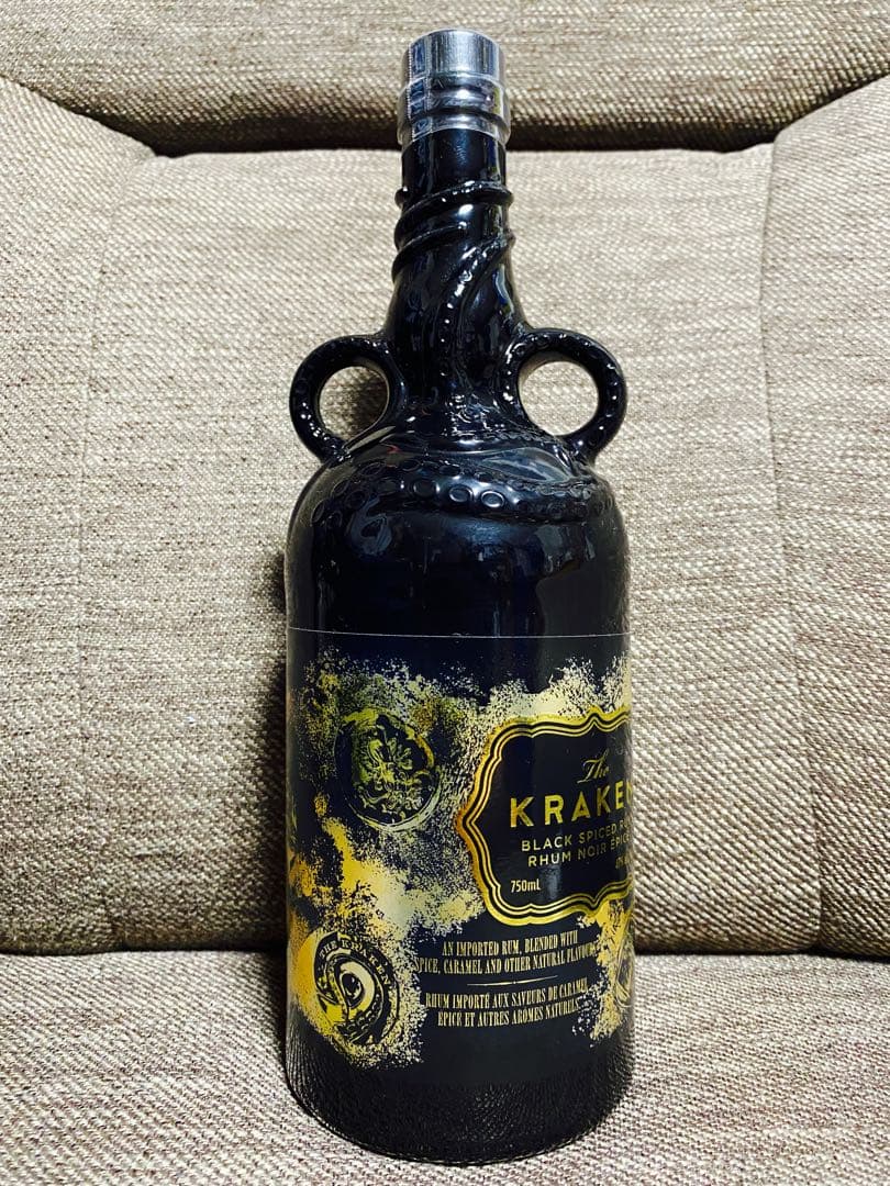 クラーケン　ラム　セラミックボトル　リキュール　スピリッツ 並行品] クラーケン ブラックスパイスド ラム セラミックボトル｜飲食