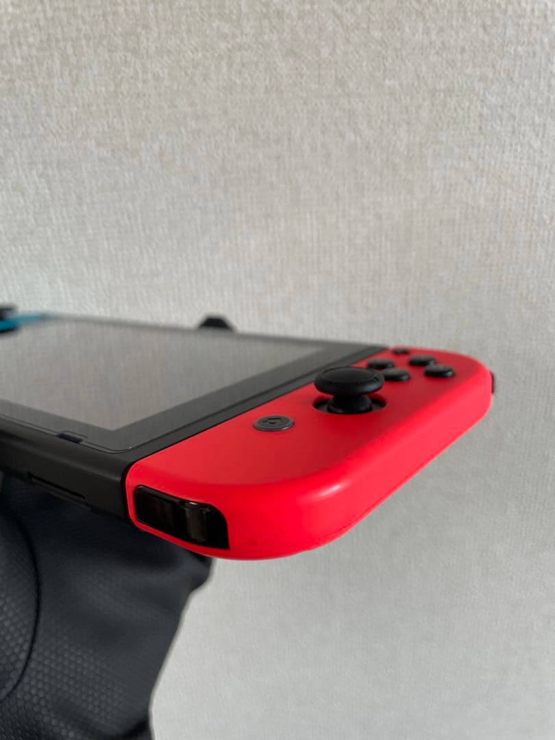 Nintendo Switch 本体 Joy-Con付き。　異音します！